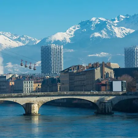 4 Chambres, Balcon Et Ascenseur غرونوبل