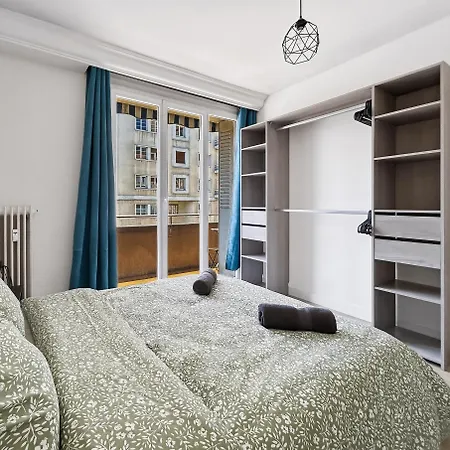 4 Chambres, Balcon Et Ascenseur Apartment