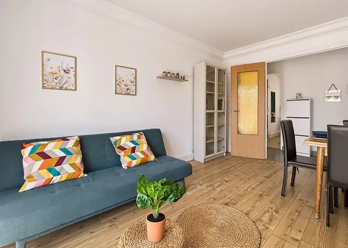 4 Chambres, Balcon Et Ascenseur דירה